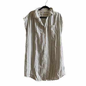 WHITE AND.GREY STRIPPED Tshirt dress, hits above knees.